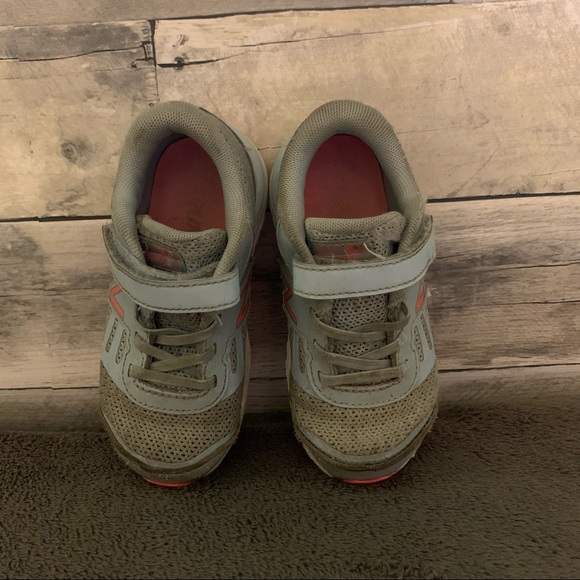 New Balance 680v5 little kids size 9 - Picture 2 of 6